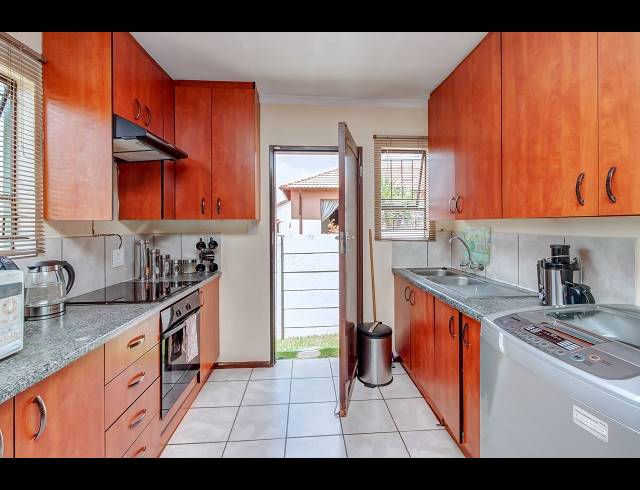 3 BEDROOM FREEHOLD TO LET IN COSMO CITY